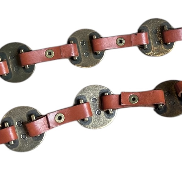 Chico,s Southwestern Turquoise, Amber, Coral Colored Glass Leather Concho Belt‎ - Picture 6 of 7